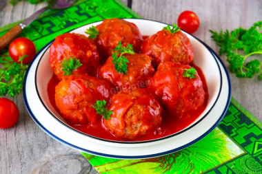 Meat meatballs with rice and gravy