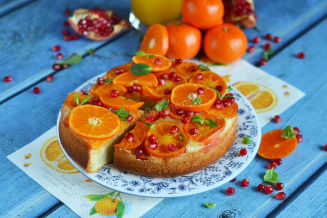 Pie with tangerines in the oven