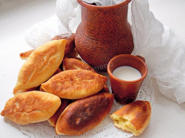 Fried yeast pies in a frying pan