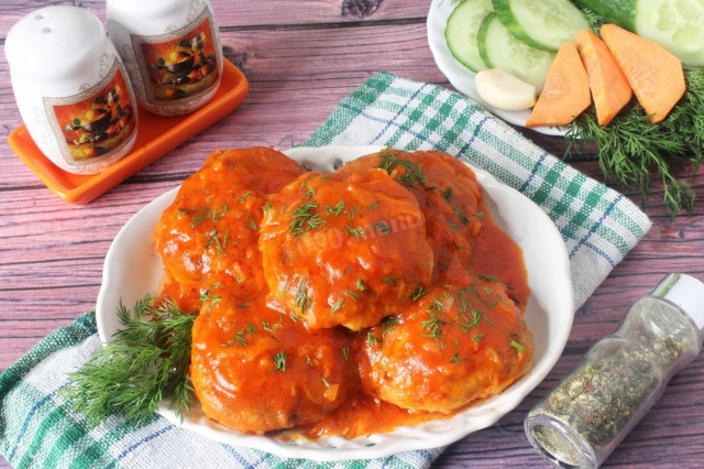 Chicken meatballs in the oven with gravy