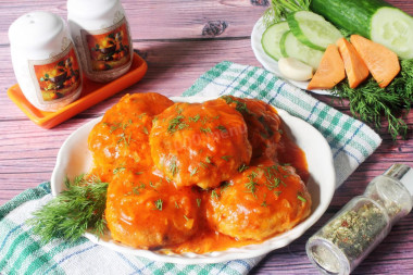 Chicken meatballs in the oven with gravy