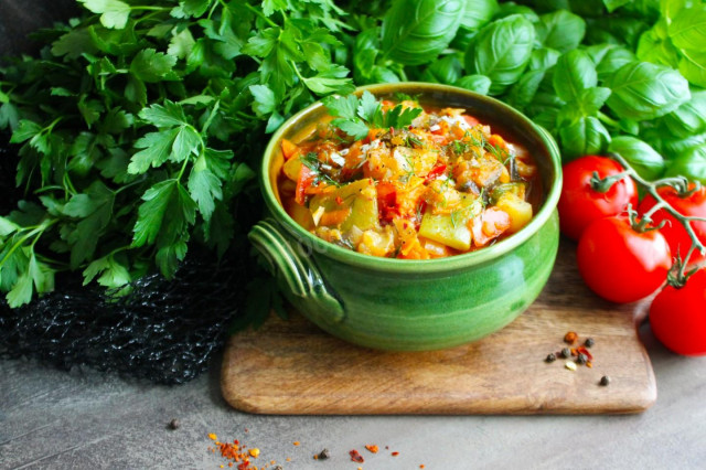 Vegetable stew in a saucepan