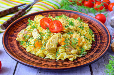 Rice with chicken in a slow cooker