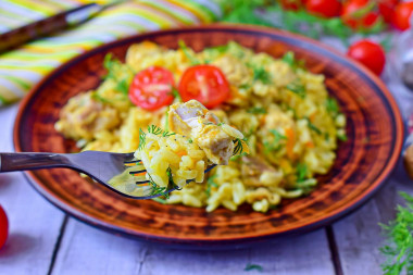 Rice with chicken in a slow cooker