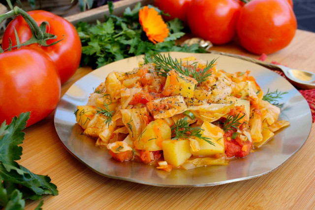 Meat-free vegetable stew with potatoes and cabbage