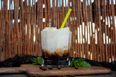 White Russian cocktail at home