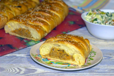 Kulebyaka with cabbage and egg