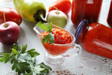 Appetizer salad for winter from tomatoes with apples