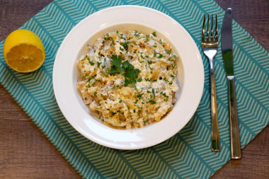 Fish in sour cream with onions