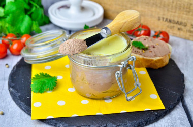 Chicken liver pate with cream