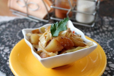 Stew with cabbage and potatoes in a slow cooker