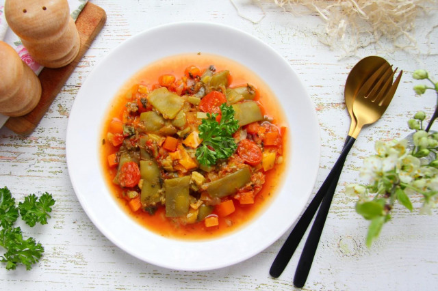 Vegetable soup in a slow cooker