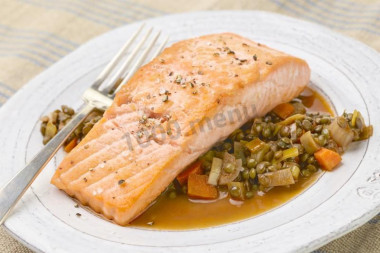 Pink salmon with mayonnaise, carrots and onions