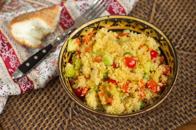 Vegetable couscous with peas