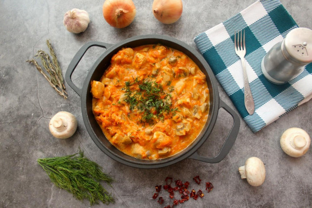 Chicken goulash with mushrooms