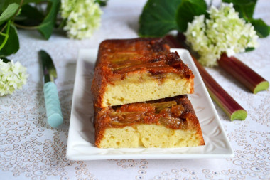 Inverted cupcake with rhubarb and almonds