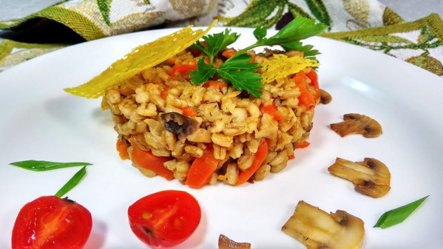 Pearl barley with mushrooms in a slow cooker
