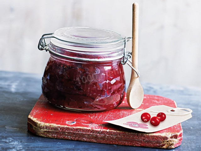 Cranberry sauce for winter