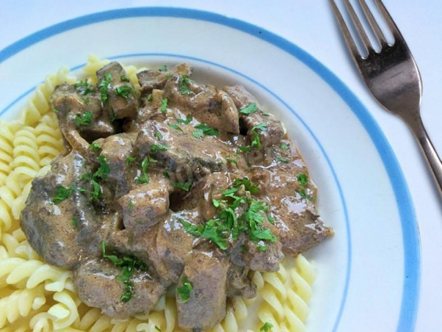 Pork liver in Stroganov style