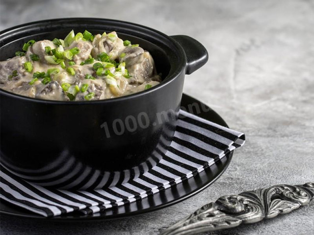 Stroganoff liver with sour cream