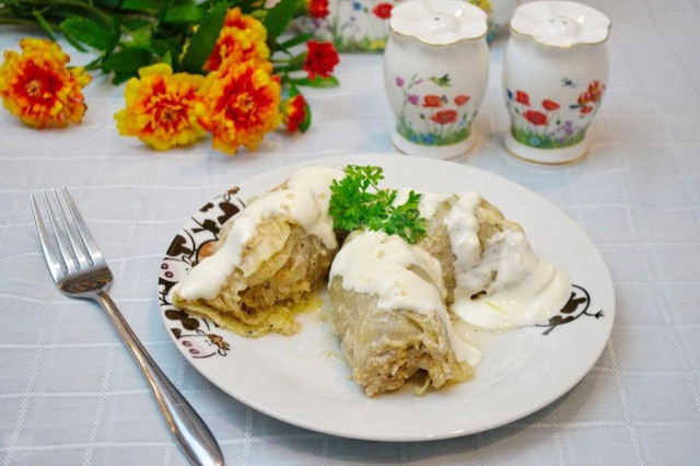 Frozen cabbage rolls in sour cream