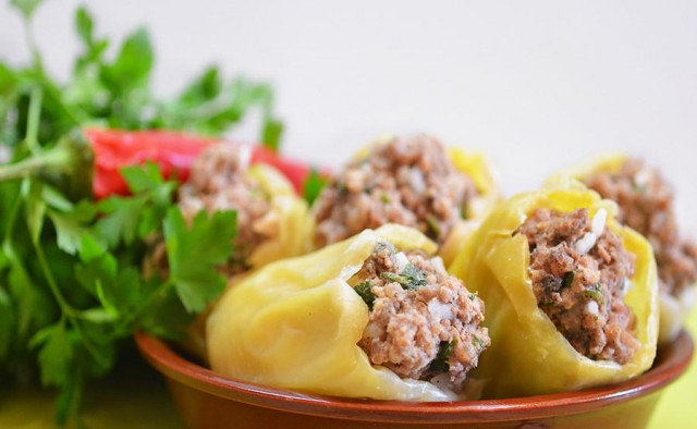 Pepper stuffed with minced meat and rice in a slow cooker