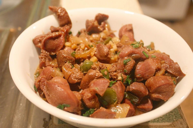 Pork kidneys in a slow cooker