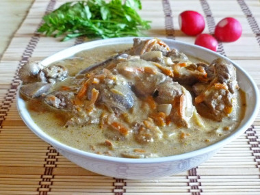 Turkey liver in sour cream in a slow cooker