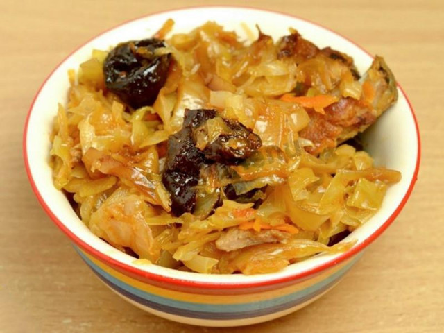 Bigus with prunes in a slow cooker
