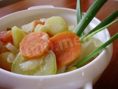 Stew with apples and vegetables