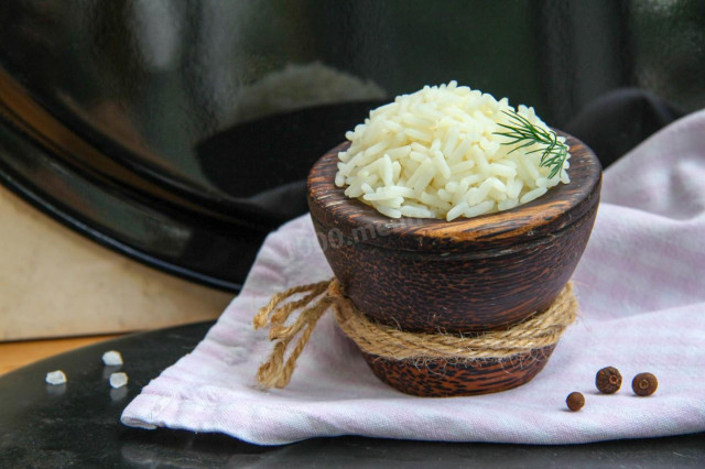 How to cook long-grain rice for garnish in a saucepan