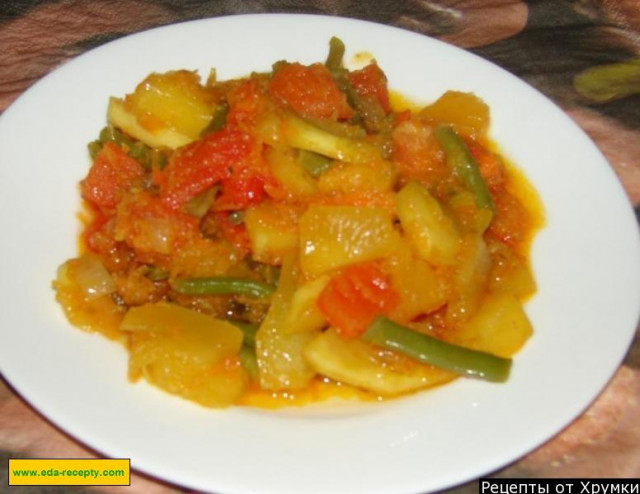 Vegetable stew with zucchini and tomatoes