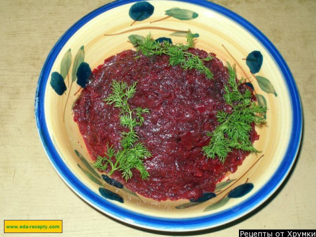 Fried beetroot caviar with carrots and garlic