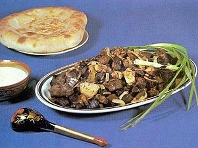 Kuyrdak with kidneys, beef liver and heart