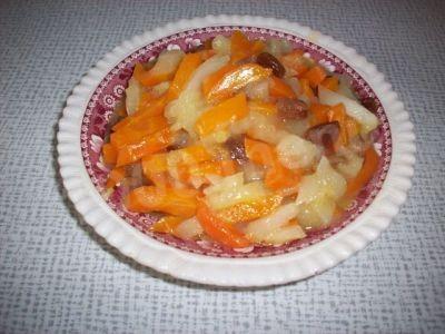 Carrot cymes, apples and raisins