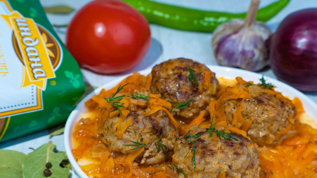 Minced meat meatballs with rice in tomato sauce