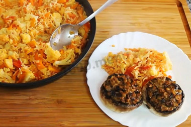 Fast pilaf with celery and cauliflower