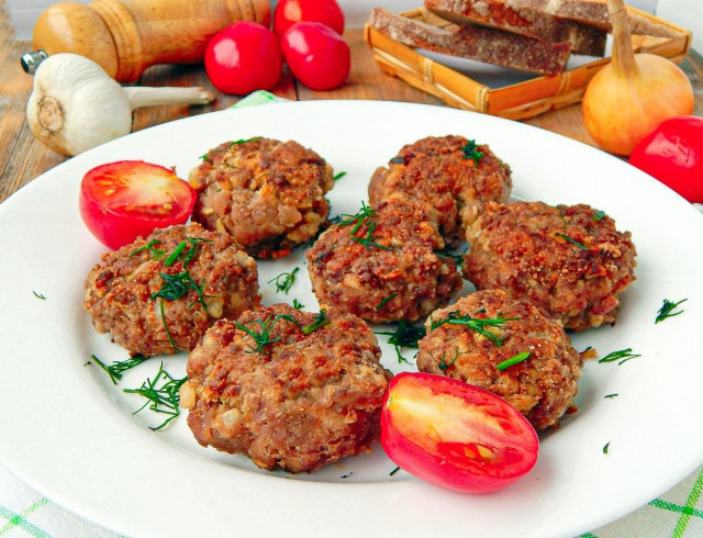 Minced meat cutlets in the oven