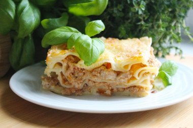 Classic lasagna with minced meat in the oven is simple