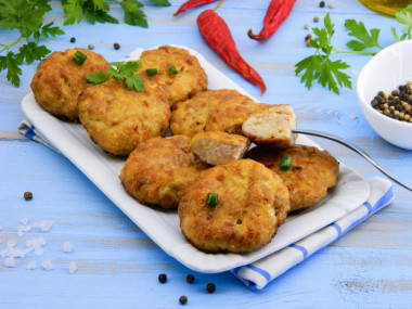 Juicy minced chicken cutlets in the oven