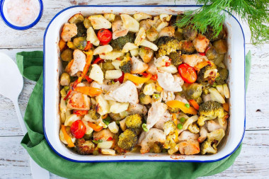 PP baked chicken with vegetables in the oven
