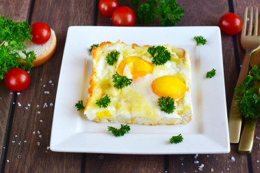 Egg with cheese in the oven
