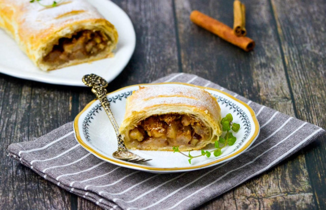 Strudel with apples from puff pastry classic