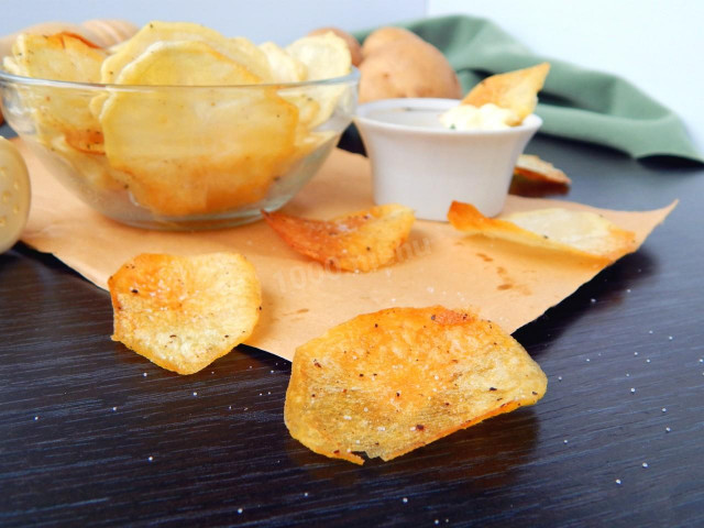 Homemade chips in the oven