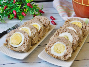 Minced meat loaf with egg in the oven