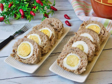 Minced meat loaf with egg in the oven