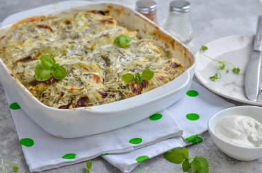 Cabbage rolls in sour cream sauce in the oven