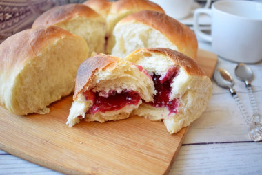 Buns with yeast dough jam in the oven