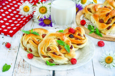 Buns with raisins from yeast dough in the oven