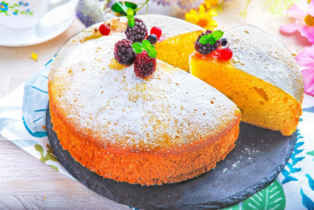 Fluffy sponge cake on kefir in the cake oven is simple